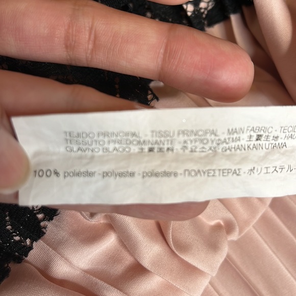 Pleated Color-block & Lace Skirt - Picture 8 of 9